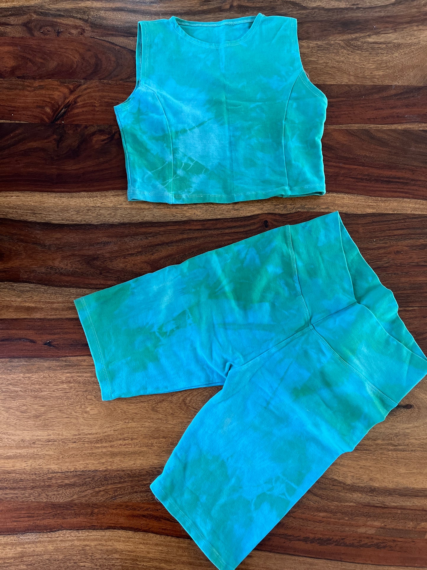 Conjuntos biker + crop top